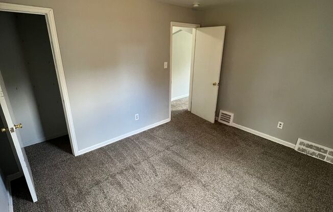 2 beds, 1 bath, $1,300