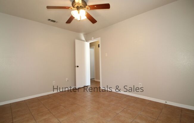 4 beds, 2 baths, $1,250