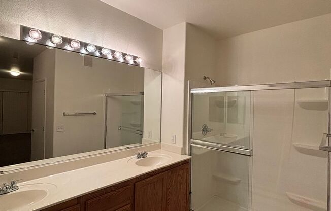 3 beds, 2 baths, $1,650