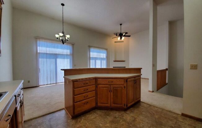 3 beds, 3 baths, 1,789 sqft, $1,925, Unit 1901 Sheyenne B