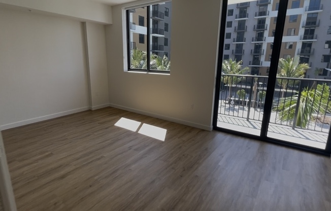 3935 E 4 AVE