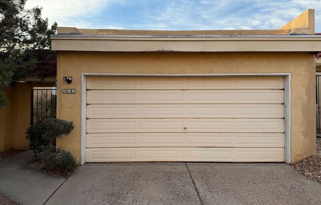 Cozy 2 Bedroom 2 Bathroom Home In 4 Hills! Available January 12th