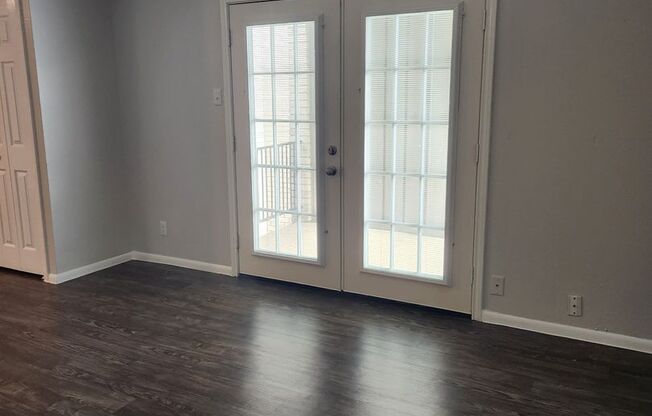 2 beds, 1 bath, 873 sqft, $1,120, Unit 01-0116