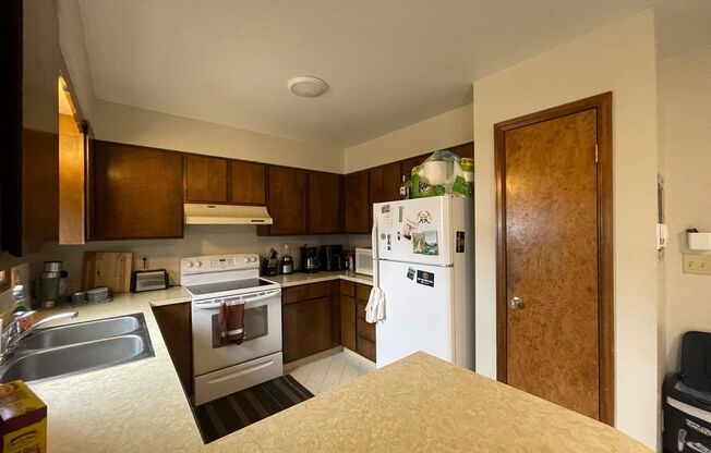 1624 AZALEA DR