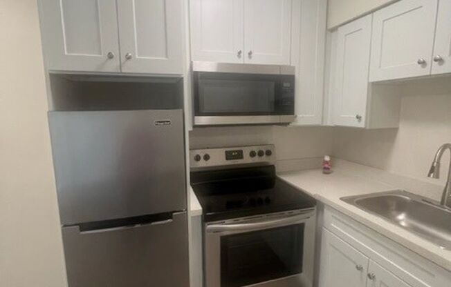 1 bed, 1 bath, 700 sqft, $1,625, Unit 9