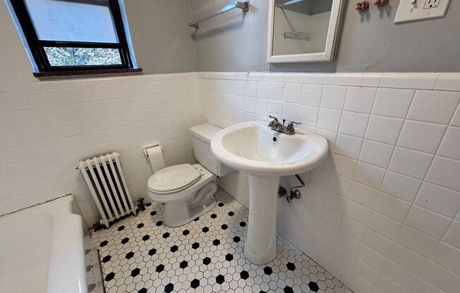 3 beds, 1 bath, 1,000 sqft, $2,390, Unit 6236 Fifth Ave. #200A