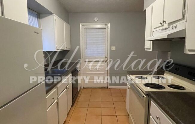 2 beds, 1.5 baths, $925