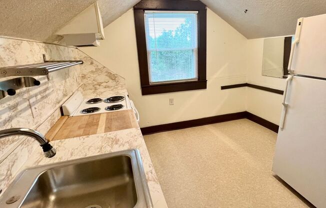 Inglewood 1 Bedroom Upstairs Apartment $1150/mo