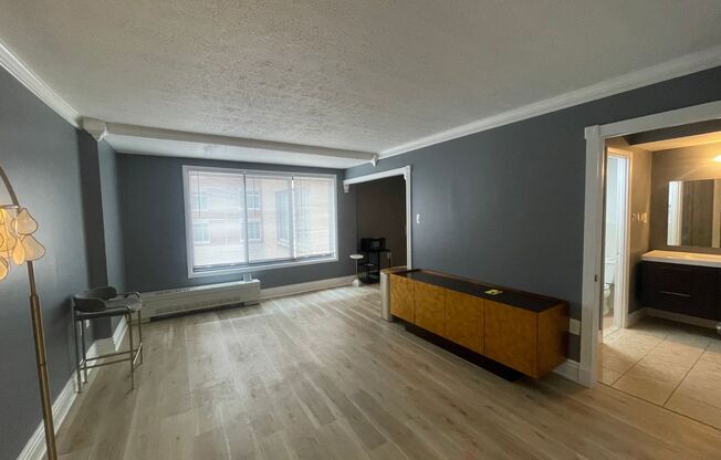 Logan Circle Spacious Efficiency w/Full Bath, All Utilities Included, Pool and 24 Hour Concierge