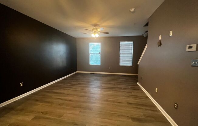 Quaint 2 BR/2.5 BA Townhome in Tanyard Springs Community of Glen Burnie!