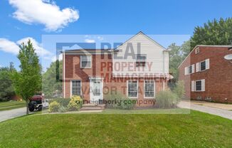 2bd/1bth - Side by side Duplex in Shaker Heights with detached garage