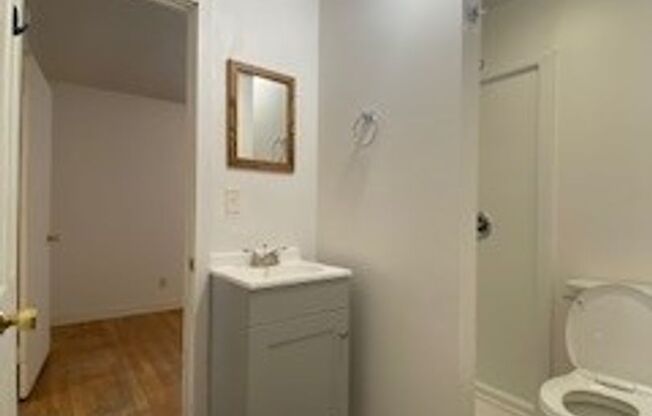 1 bed, 1 bath, $625, Unit Apt 2