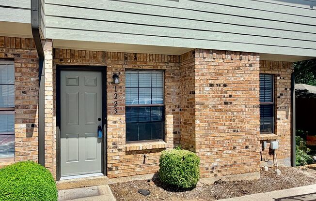 1223 DALLAS DR