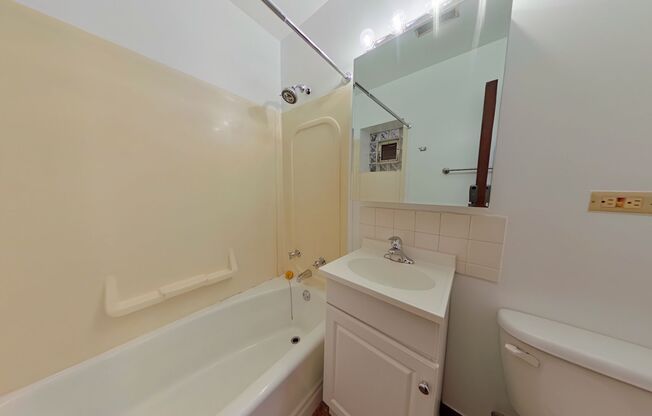 1 bed, 1 bath, 810 sqft, $2,350, Unit 1317 2B