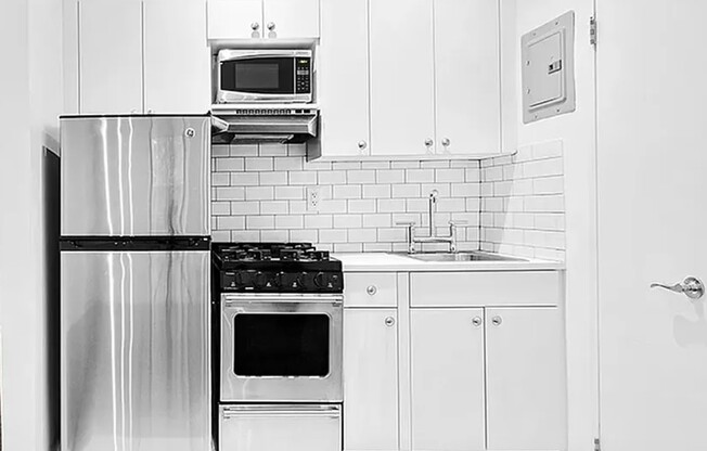440 E 85 ST