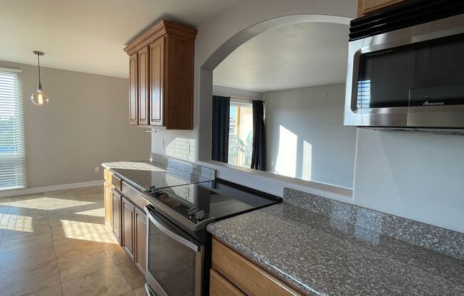 Beautiful Remodeled Condo In North Park w/In-Unit Washer/Dryer, Garage Parking