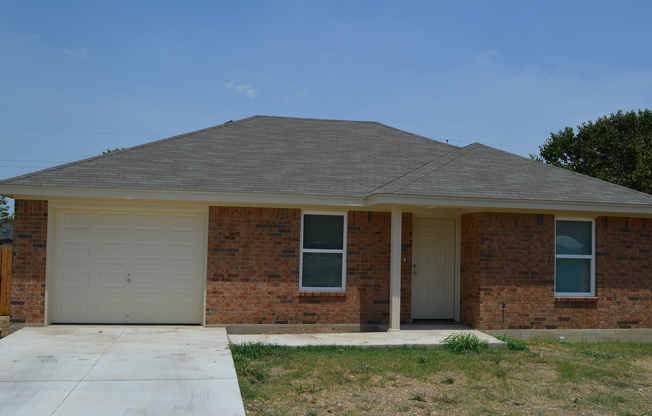 Cozy Cottage Style 3 Bedroom Home in Harker Heights!