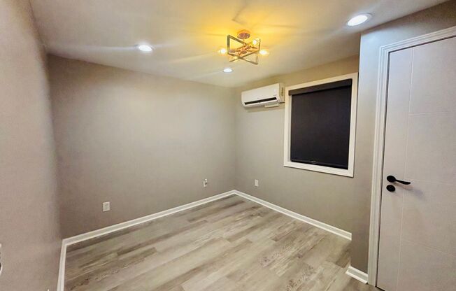1 Bedroom 1 Bath Apartment *Newly Renovated Summer 2023*