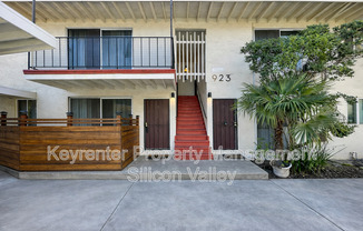 923 Ravenscourt Avenue