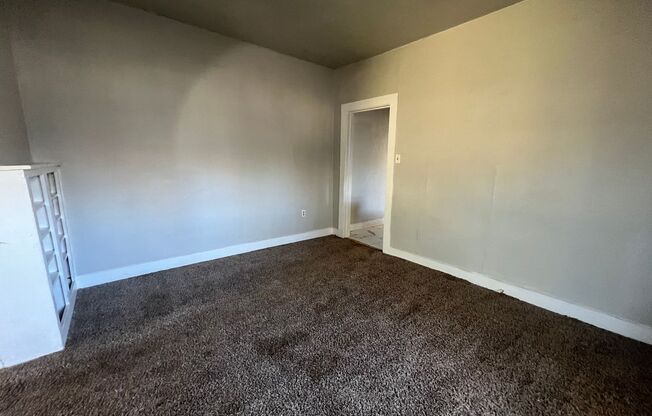 4 beds, 1 bath, $1,250