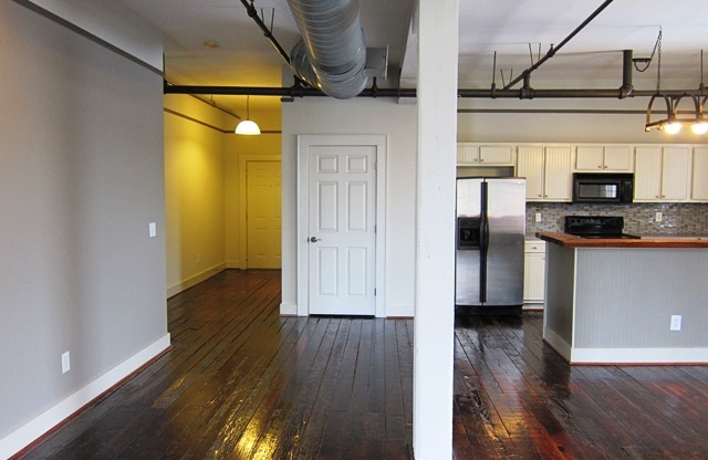 2 beds, 1.5 baths, 1,300 sqft, $1,995, Unit 440
