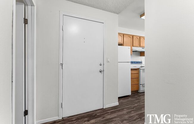 2 beds, 1 bath, 858 sqft, $1,275, Unit A206