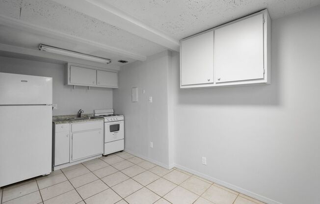 2 beds, 1 bath, 800 sqft, $899, Unit Apt. 301