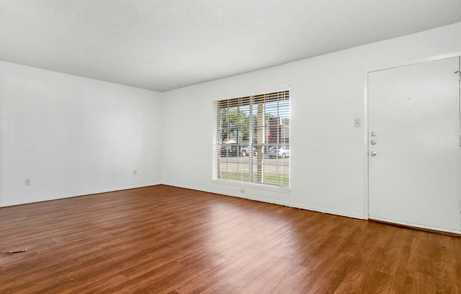 1 bed, 1 bath, 750 sqft, $595, Unit 612
