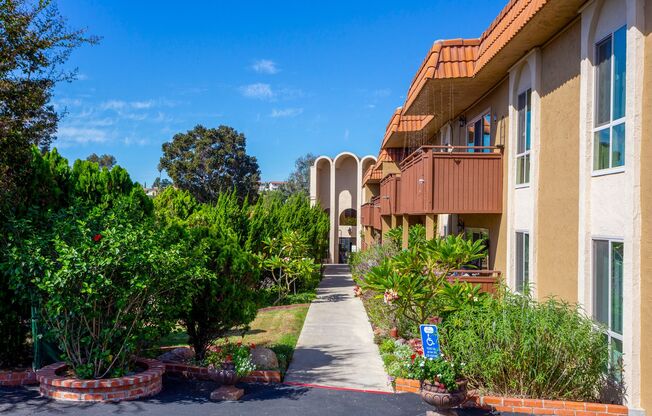 2 beds, 1 bath, 1,001 sqft, $2,395, Unit B-10