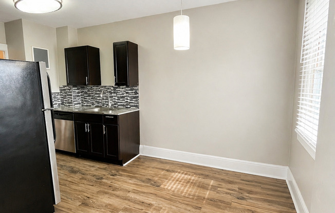 2 beds, 1 bath, 830 sqft, $1,495, Unit A9