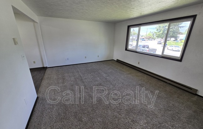 3322 S RAYMOND CIR
