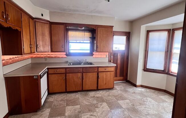 5864-5864A N. 42nd St.