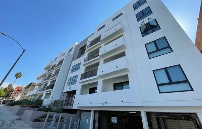 Studio, 1 bath, 574 sqft, $1,950, Unit Unit 307