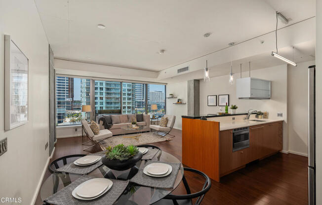 1 bed, 1 bath, 860 sqft, $3,000, Unit 914