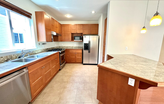 Spacious 3bed/3.5bath Townhome in West Seattle!
