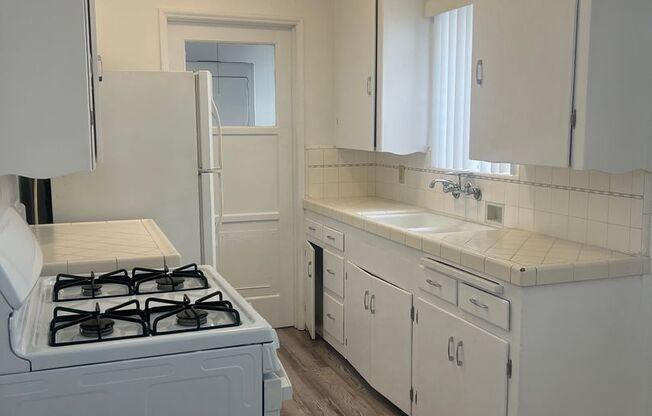 1 bed, 1 bath, $1,995, Unit B