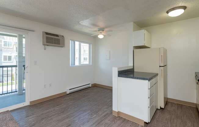 Sunset | Dining Room and Kitchen