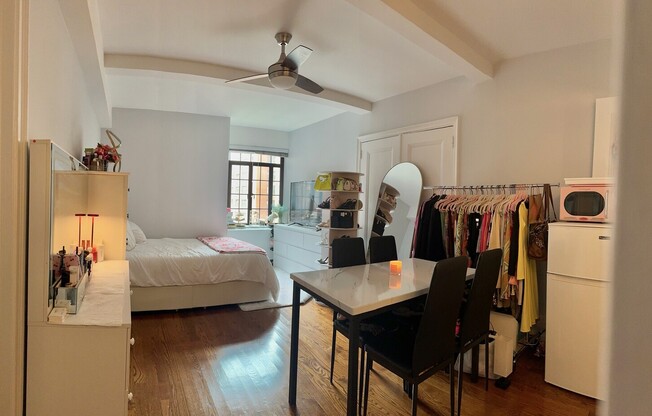 Studio, 1 bath, 300 sqft, $2,750, Unit 917