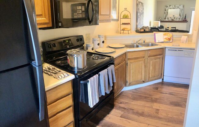 2 beds, 2.5 baths, 1,122 sqft, $935, Unit C01