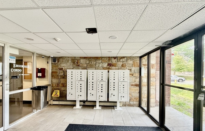 1 bed, 1 bath, 999 sqft, $1,900, Unit 4L
