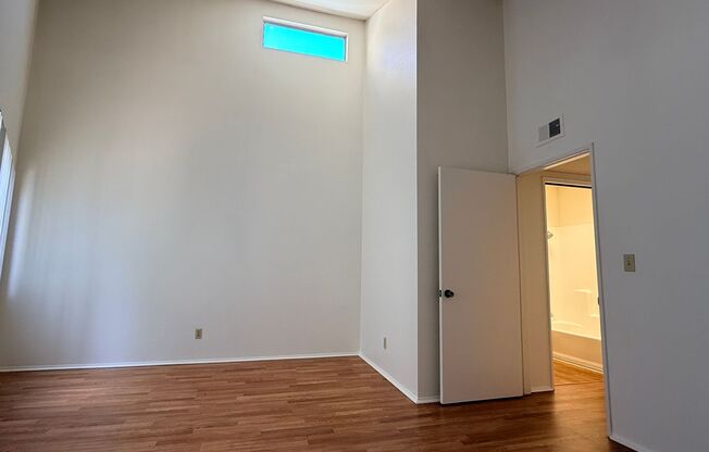 Bright 2 Bedroom Condo with Fireplace, Washer/Dryer, and 1/2 a mile to USD