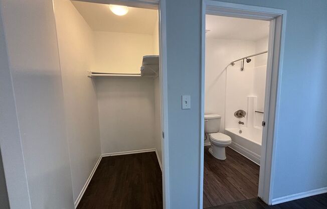 2 beds, 2 baths, 900 sqft, $1,948, Unit 320