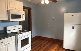 2 beds, 1 bath, 1,028 sqft, $2,100, Unit 3