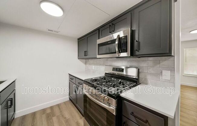 4521 E 31 ST