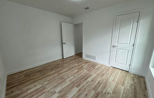 2 beds, 1 bath, $1,100