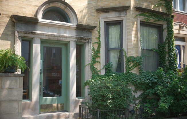 909 N CAMPBELL AVE