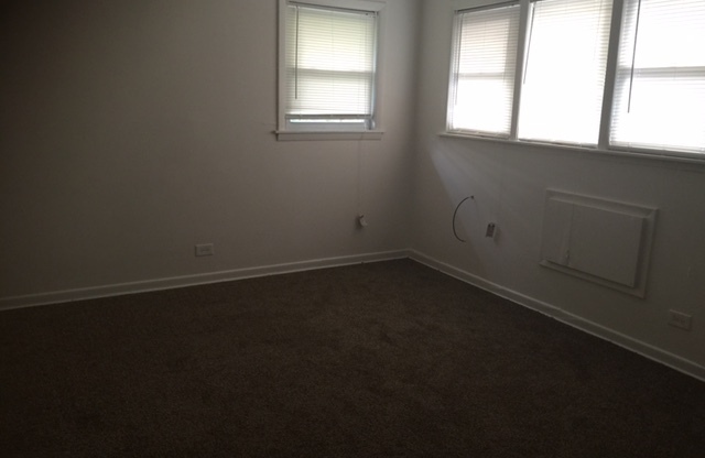 2 beds, 1 bath, 855 sqft, $1,450