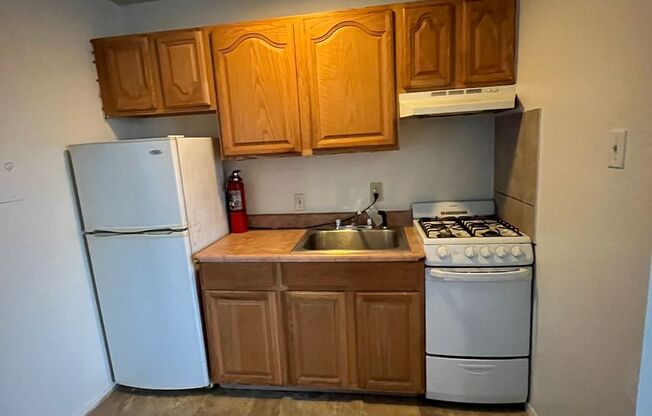 Studio, 1 bath, 495 sqft, $650, Unit Unit 27