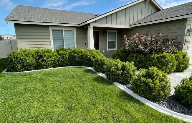 Beautiful Three Bedroom Two Bath in Kennewick