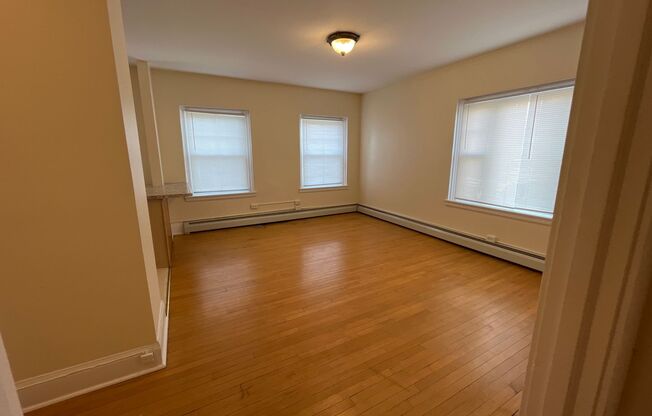 Studio, 1 bath, 650 sqft, $960, Unit 101